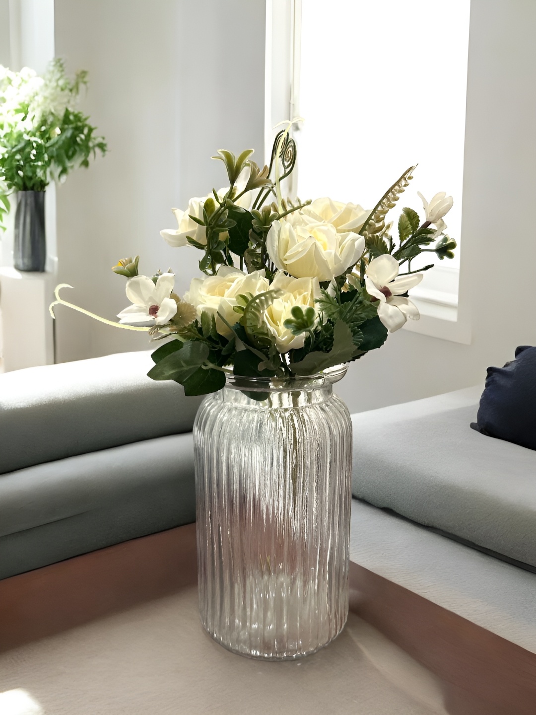 

BS AMOR Transparent Textured Glass Flower Vase