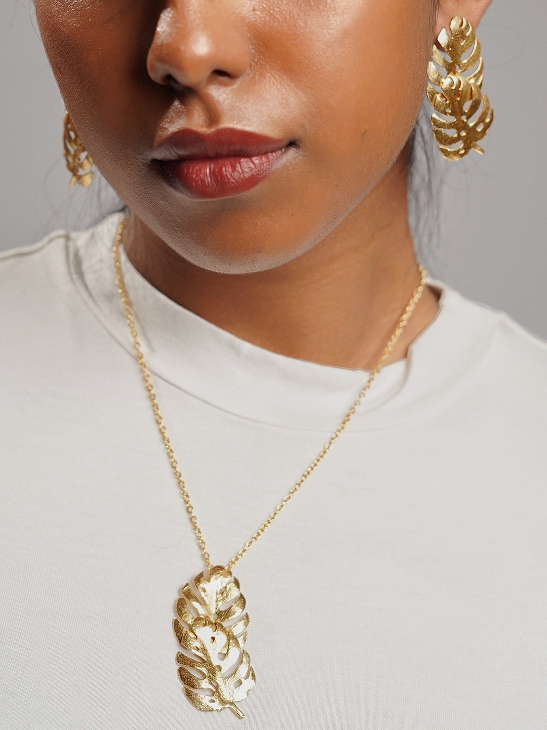 

Totapari Gold-Plated Pendant Set