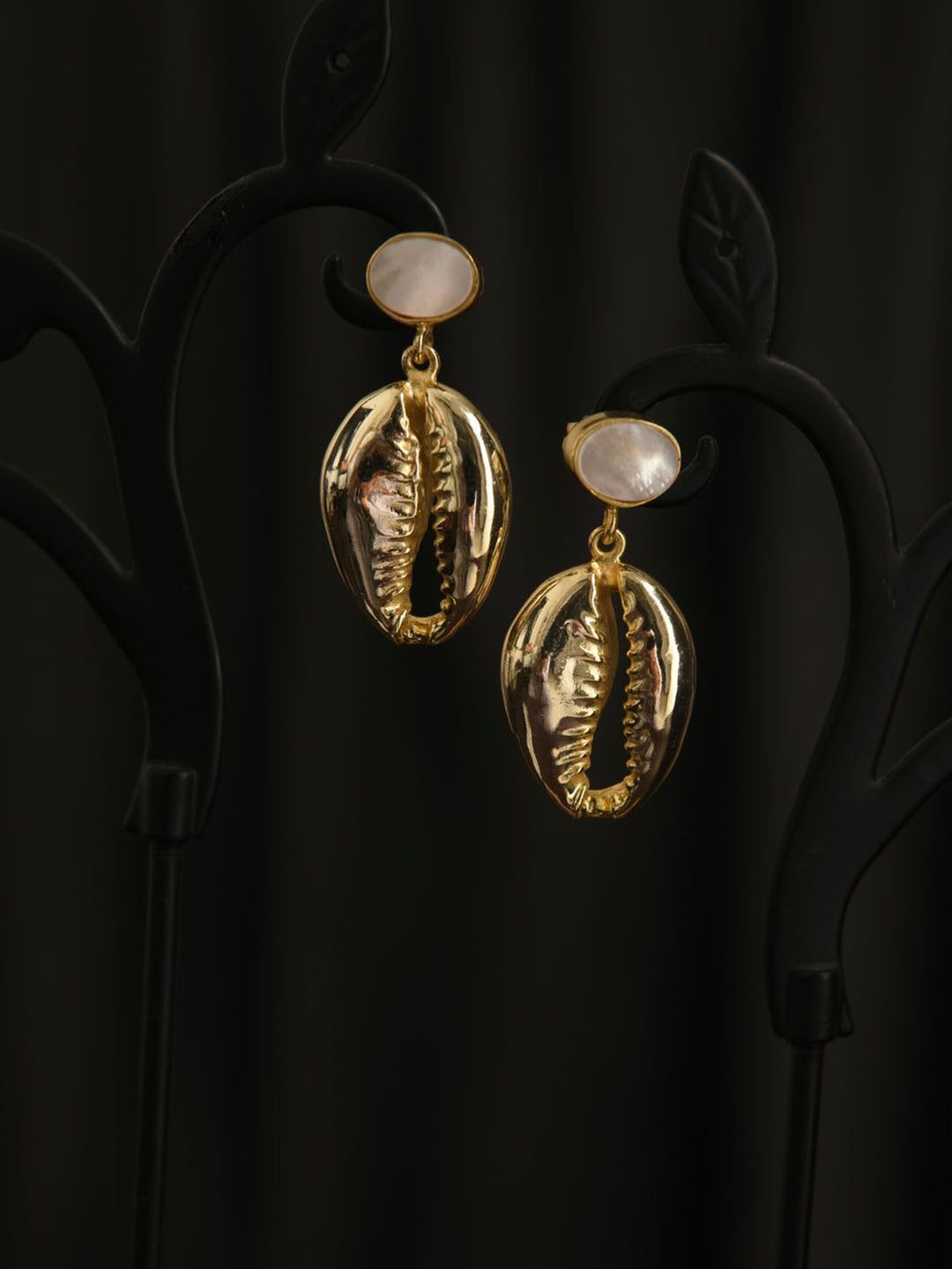 

Totapari Gold-Plated Mother of Pearl Drop Earrings