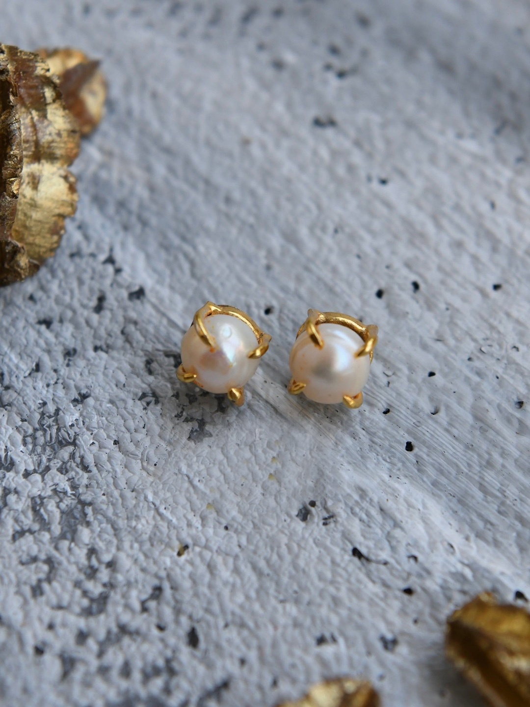 

Totapari Gold-Plated Contemporary Studs Earrings