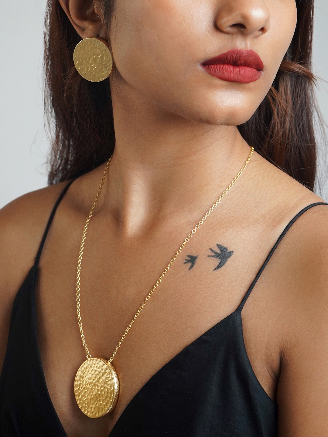 

TOTAPARI Gold-Plated Textured Jewellery Set