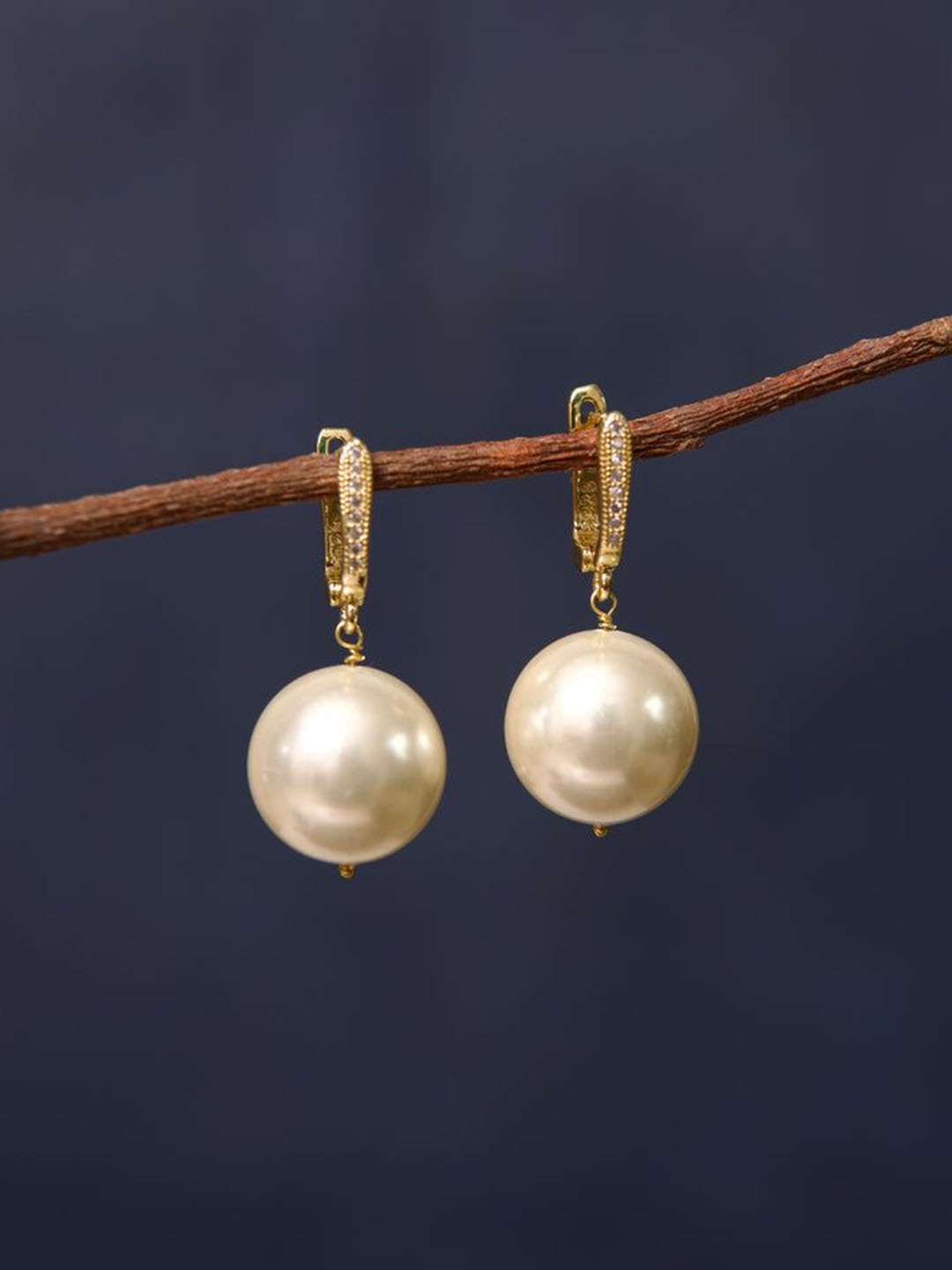 

TOTAPARI Gold-Plated zirconia stones Pearl Drop Earrings