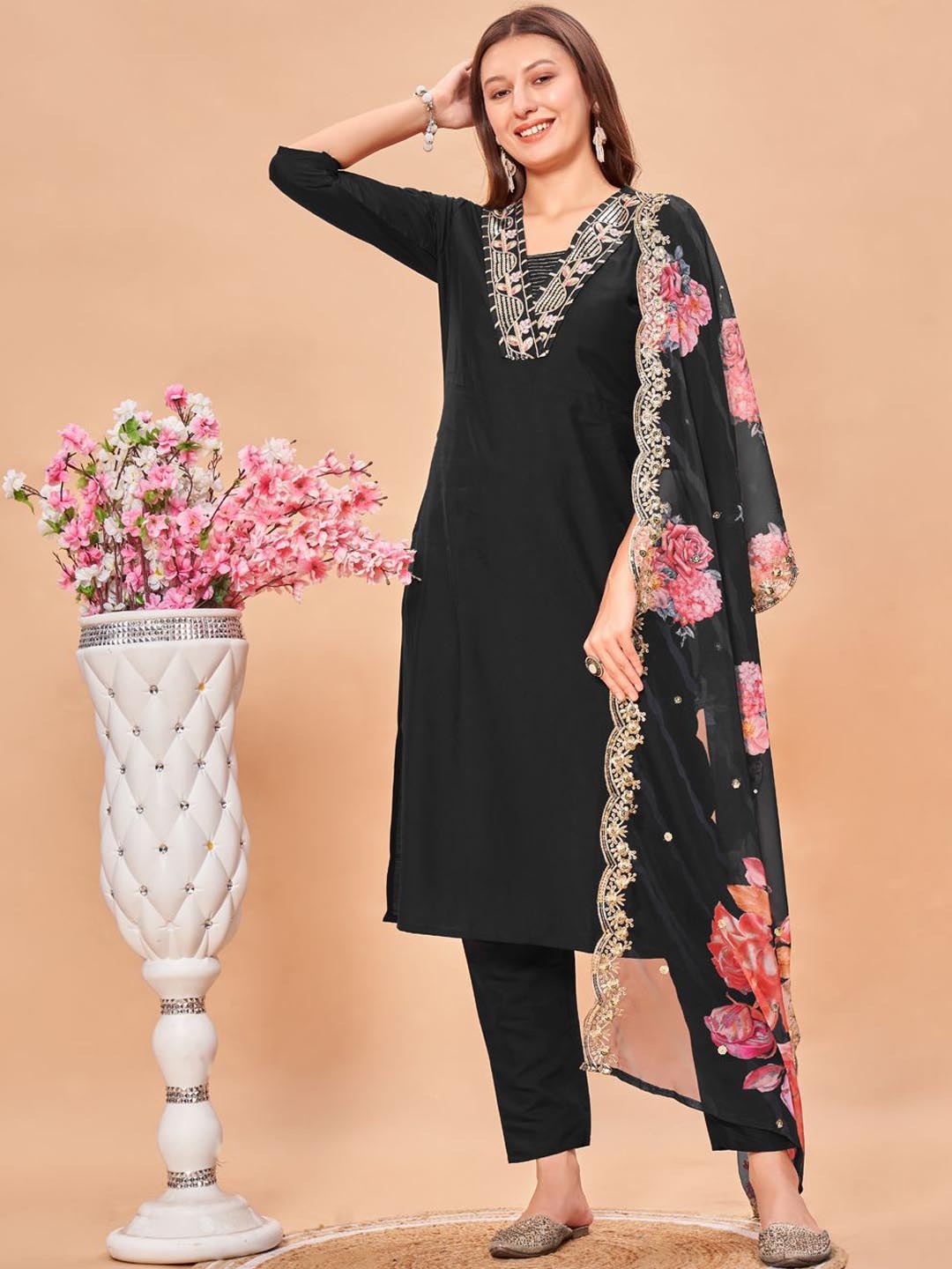 

GOROLY Floral Yoke Design Sequinned Straight Kurta With Trousers & Dupatta, Black