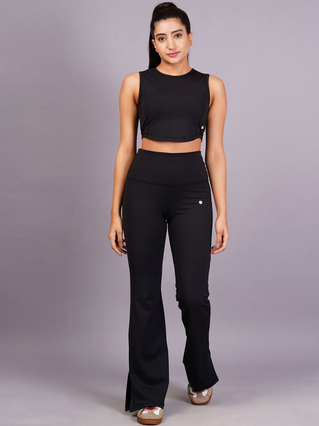 

Aesthetic Bodies Round Neck Sleeveless Top With High-Rise Tights, Black