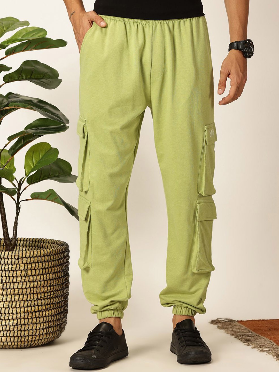 

Mast & Harbour Men Lime Green Smart Easy Wash Mid Rise Cargo Joggers