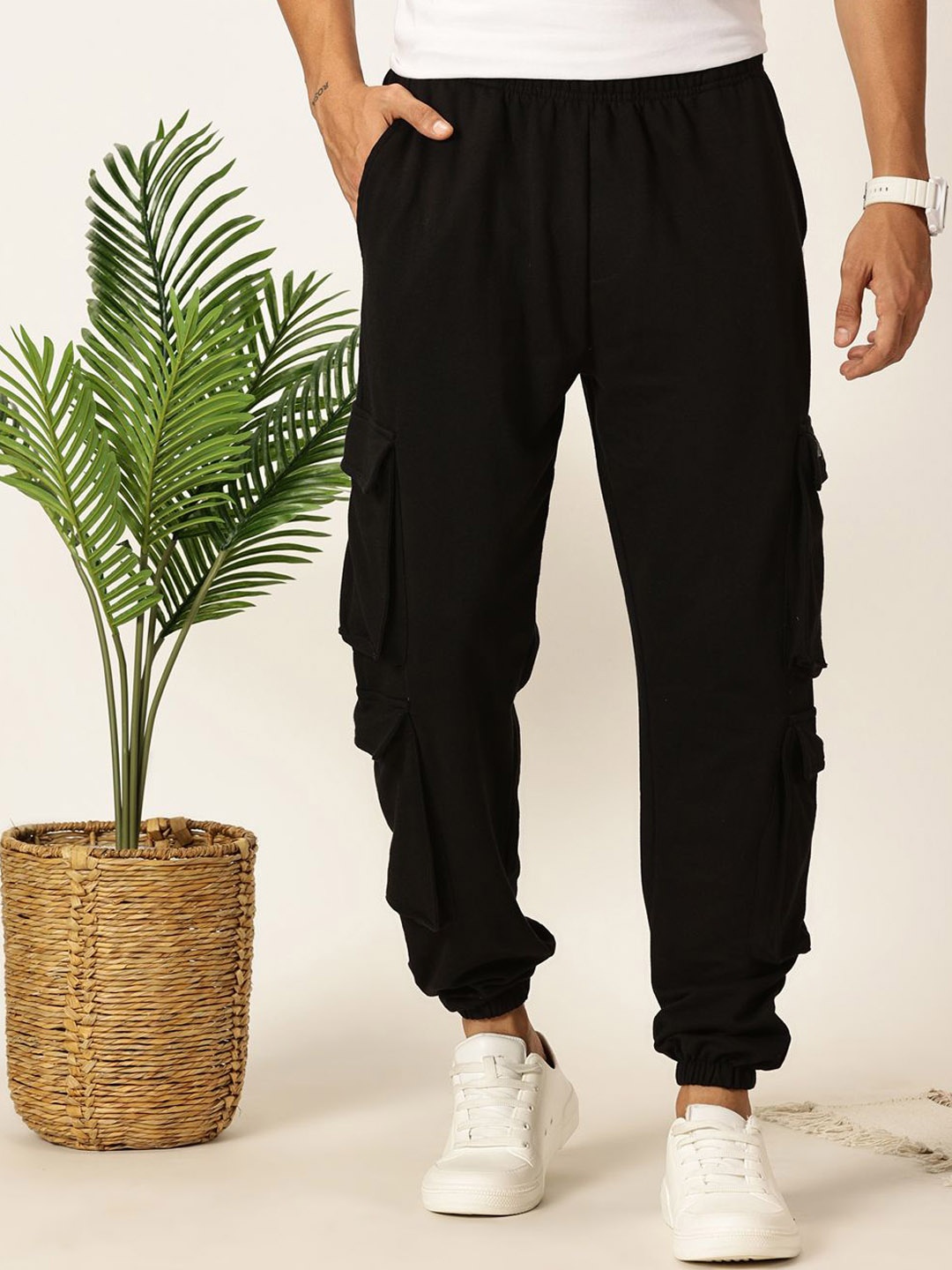 

Mast & Harbour Men Black Smart Easy Wash Mid Rise Cargo Joggers