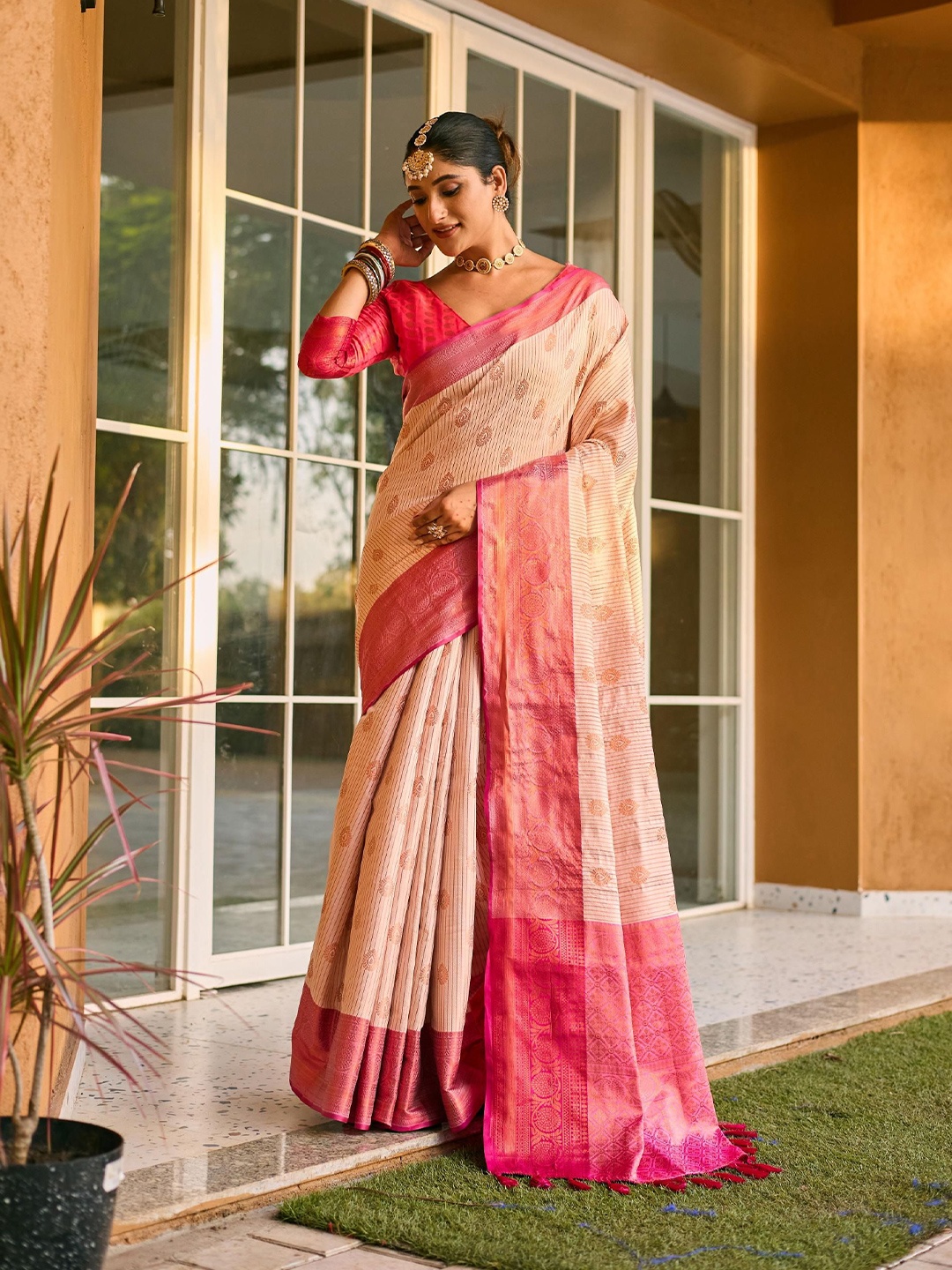 

Mitera Woven Design Zari Saree, Cream