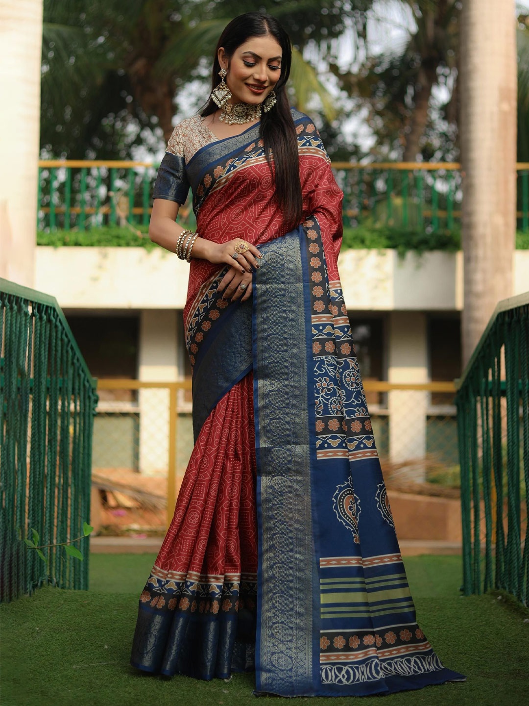 

Mitera Woven Design Ethnic Motifs Printed Zari Block Print Saree, Brown
