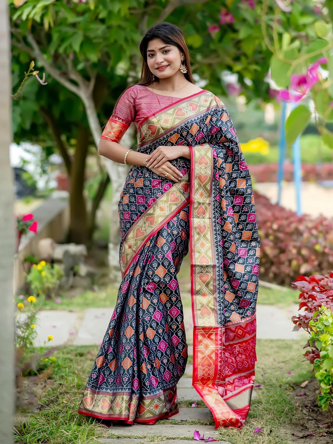 

Mitera Ethnic Motif Zari Woven Banarasi Saree, Black