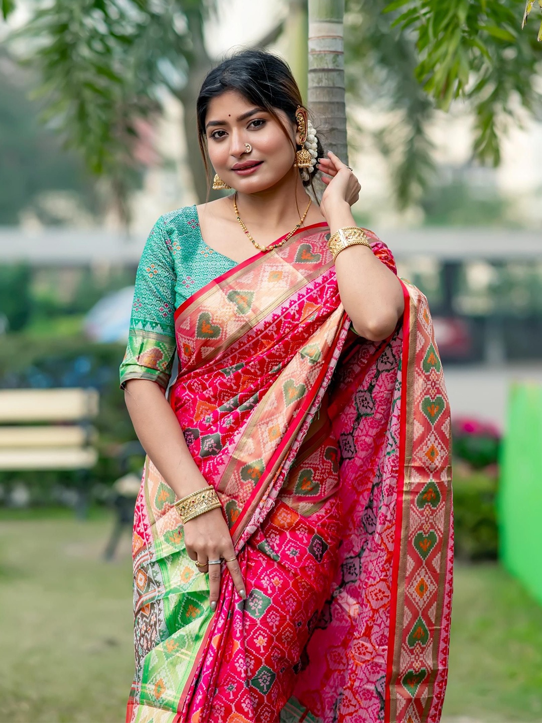 

Mitera Ethnic Motif Zari Woven Patola Saree, Pink