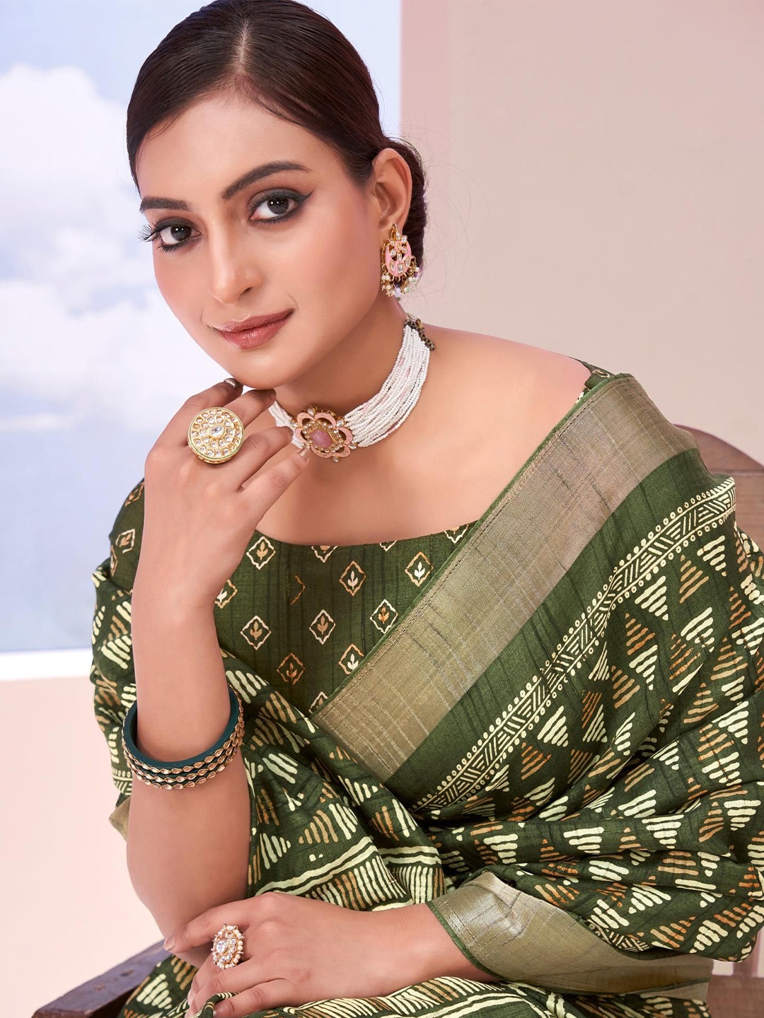

Mitera Geometric Printed Zari Saree, Green
