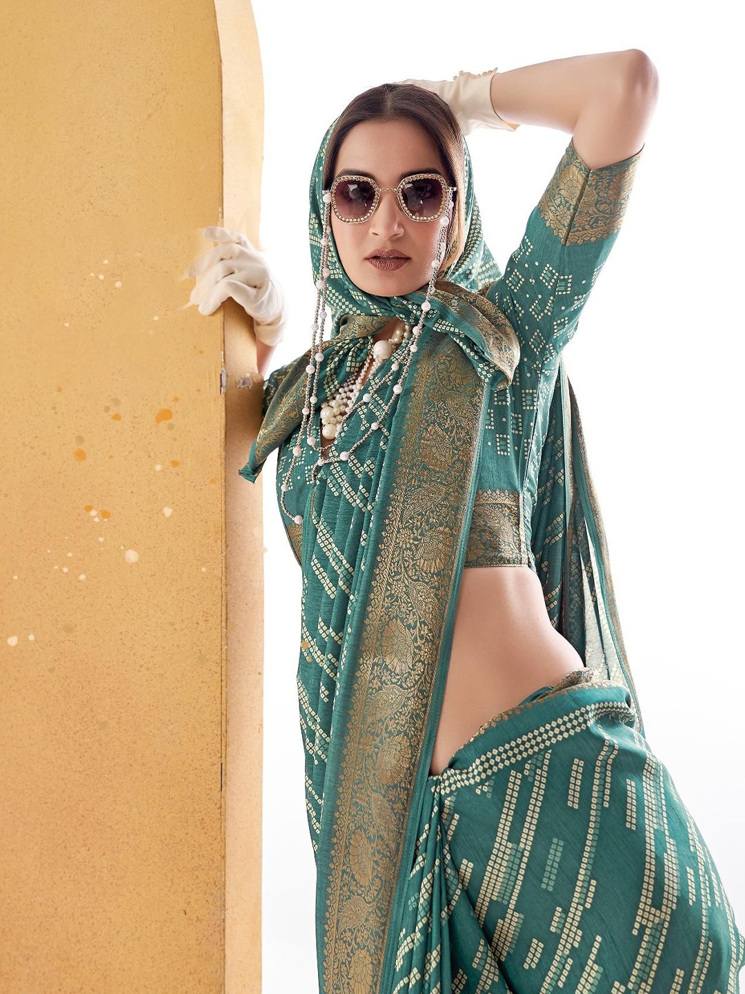 

Mitera Bandhani Zari Saree, Green