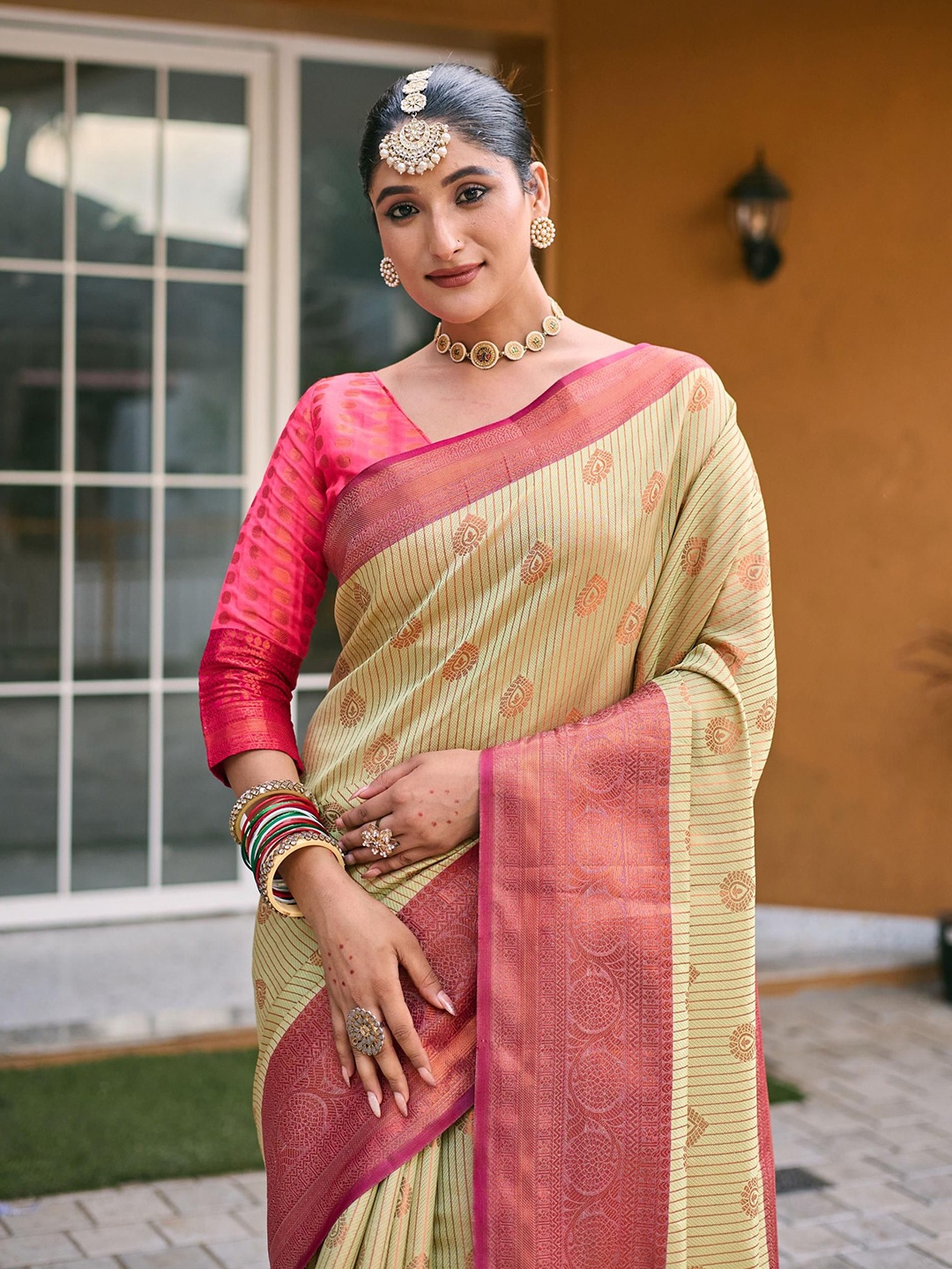 

Mitera Woven Design Zari Saree, Green