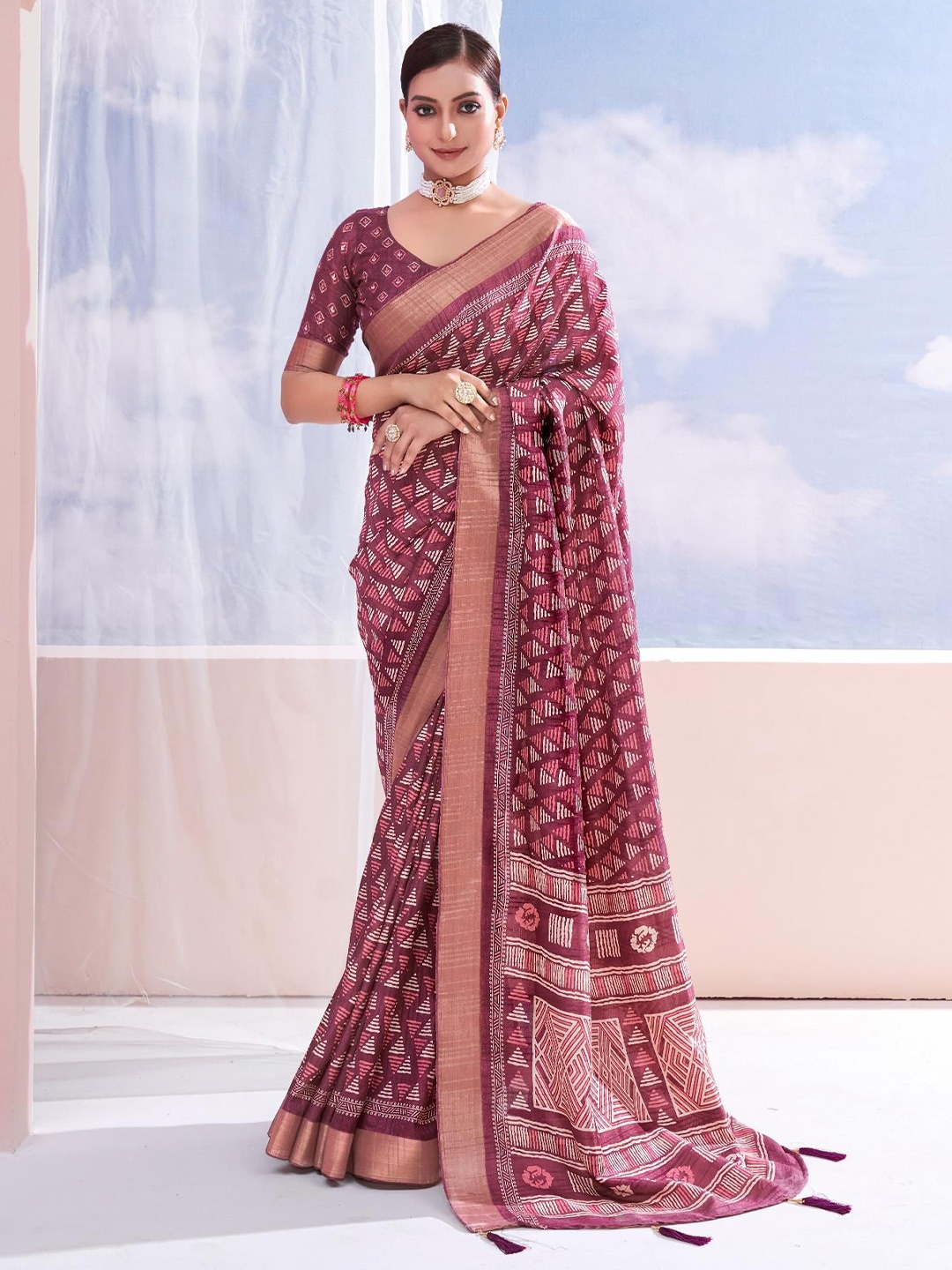 

Mitera Woven Design Zari Saree, Maroon