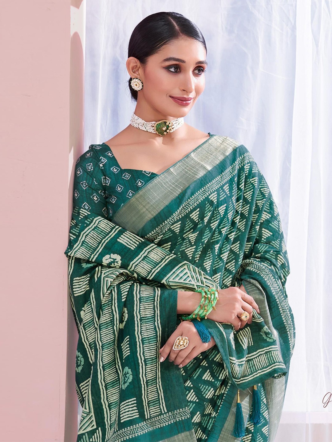 

Mitera Zari Woven Saree with Blouse, Green