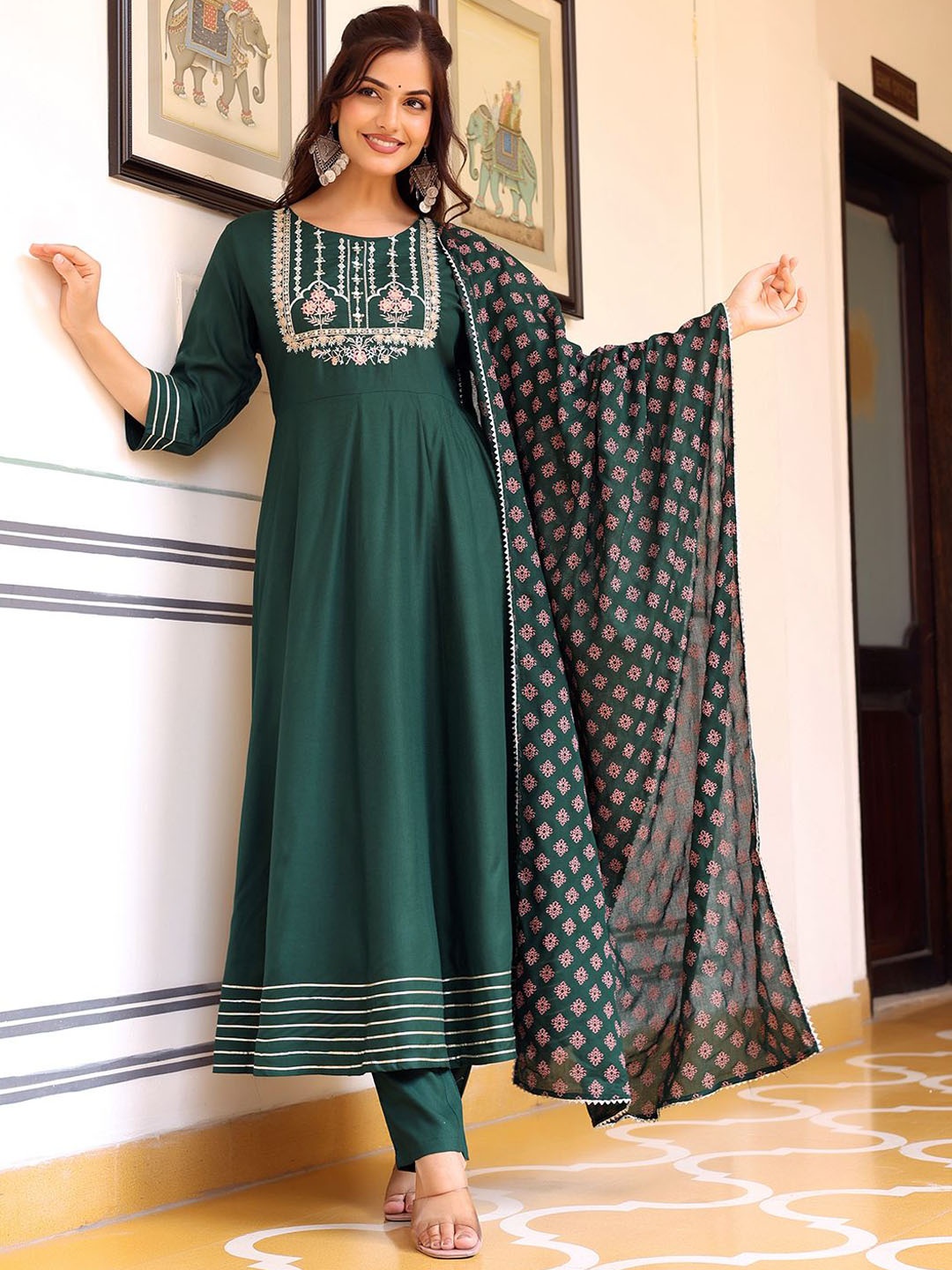 

Anouk Green Floral Embroidered Anarkali Kurta With Trousers & Dupatta