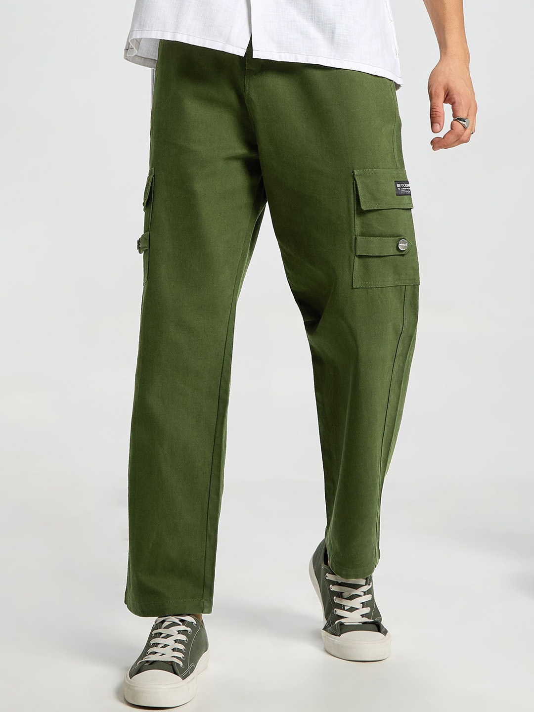 

Beyoung Men Cotton Mid-Rise Cargo Trousers, Green