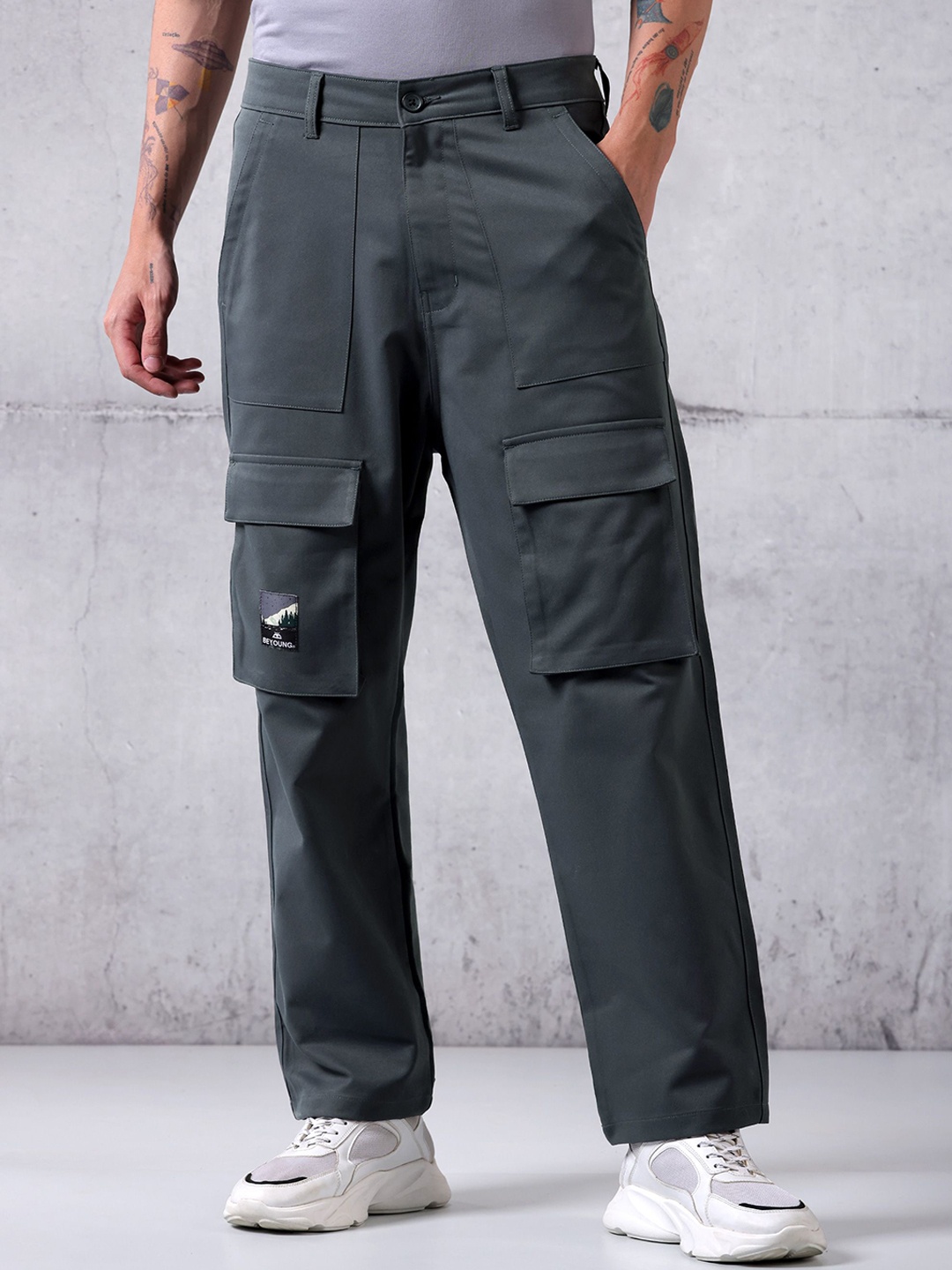 

Beyoung Men Cotton Cargos Trousers, Grey