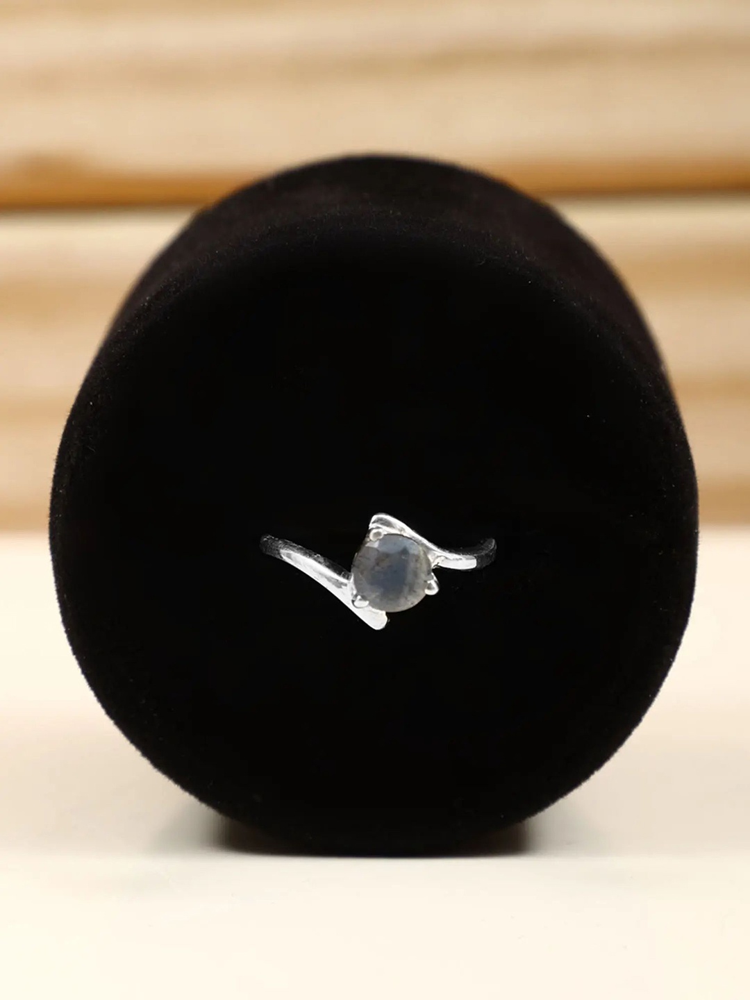 

Exotic India Labradorite Gemstone Small Sterling Silver Ring
