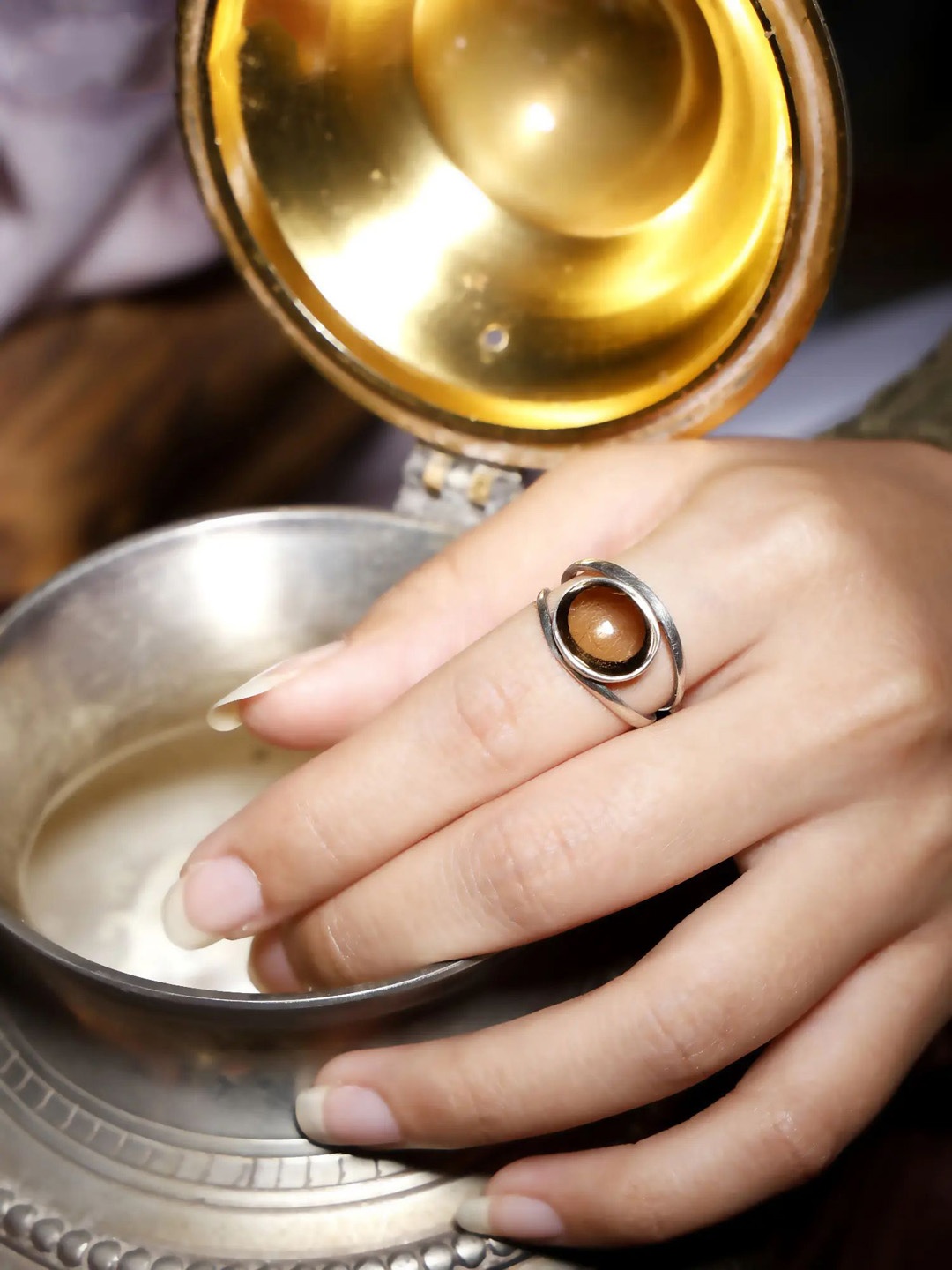 

Exotic India 925 Sterling Silver Silver-Plated Quartz Stone-Studded Finger Ring