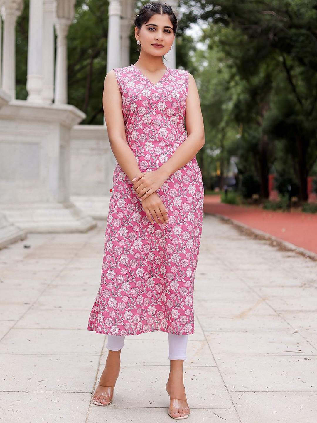 

VASVI Floral Printed V-Neck Sleeveless Cotton A-Line Kurta, Pink