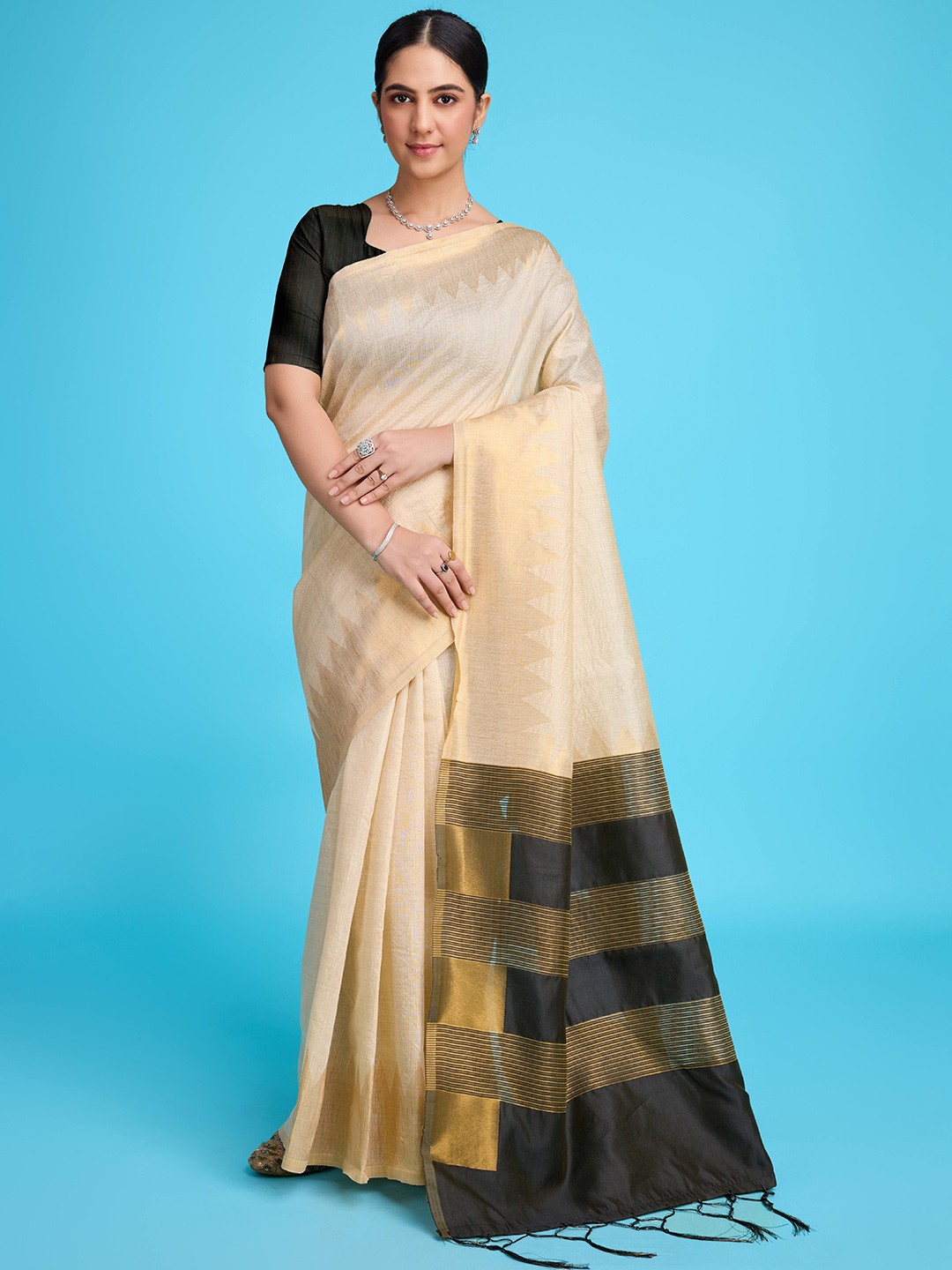 

KALINI Striped Zari Pure Cotton Jamdani Saree, Off white