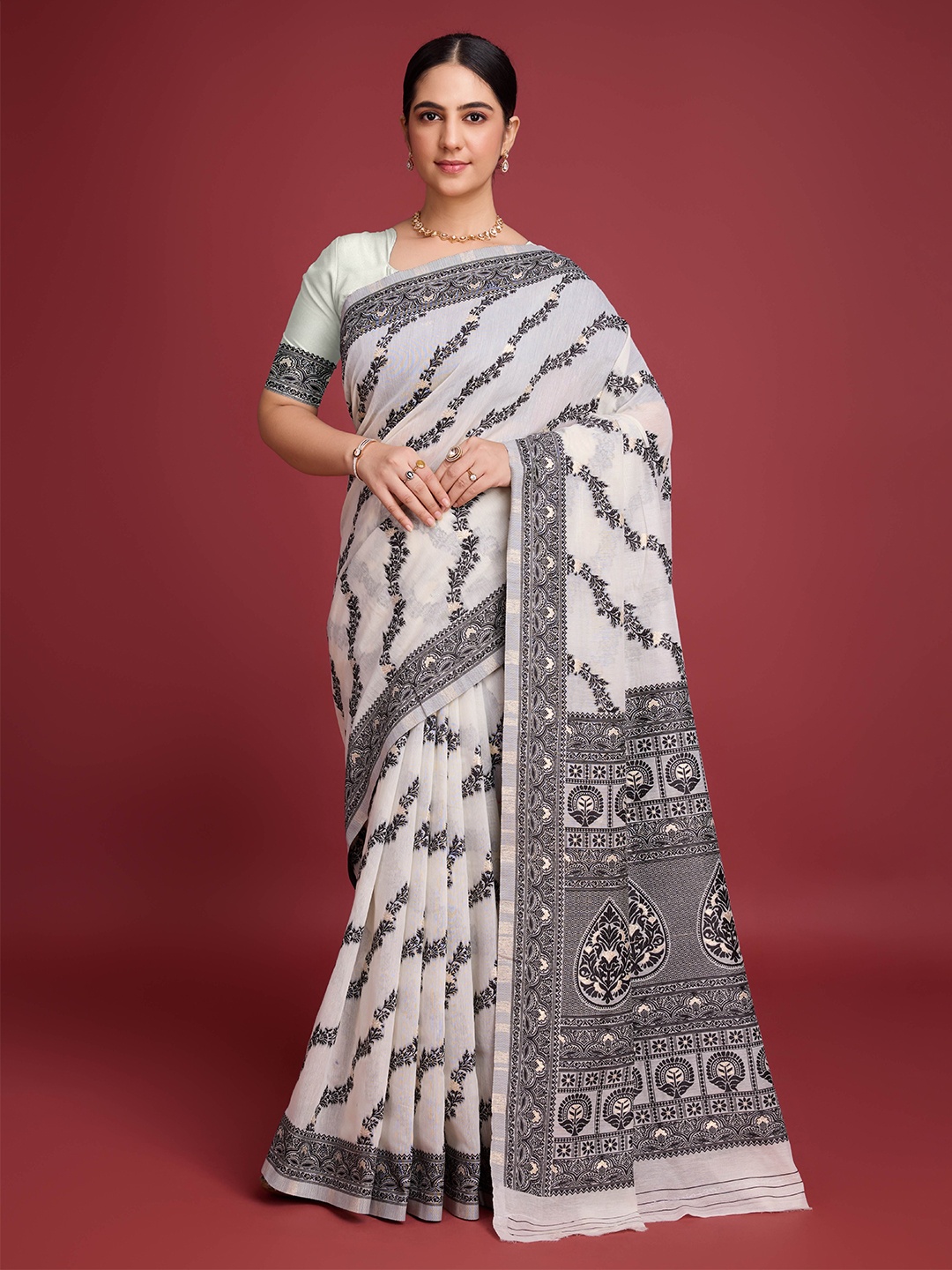 

Mitera Woven Design Pure Cotton Jamdani Saree, Black