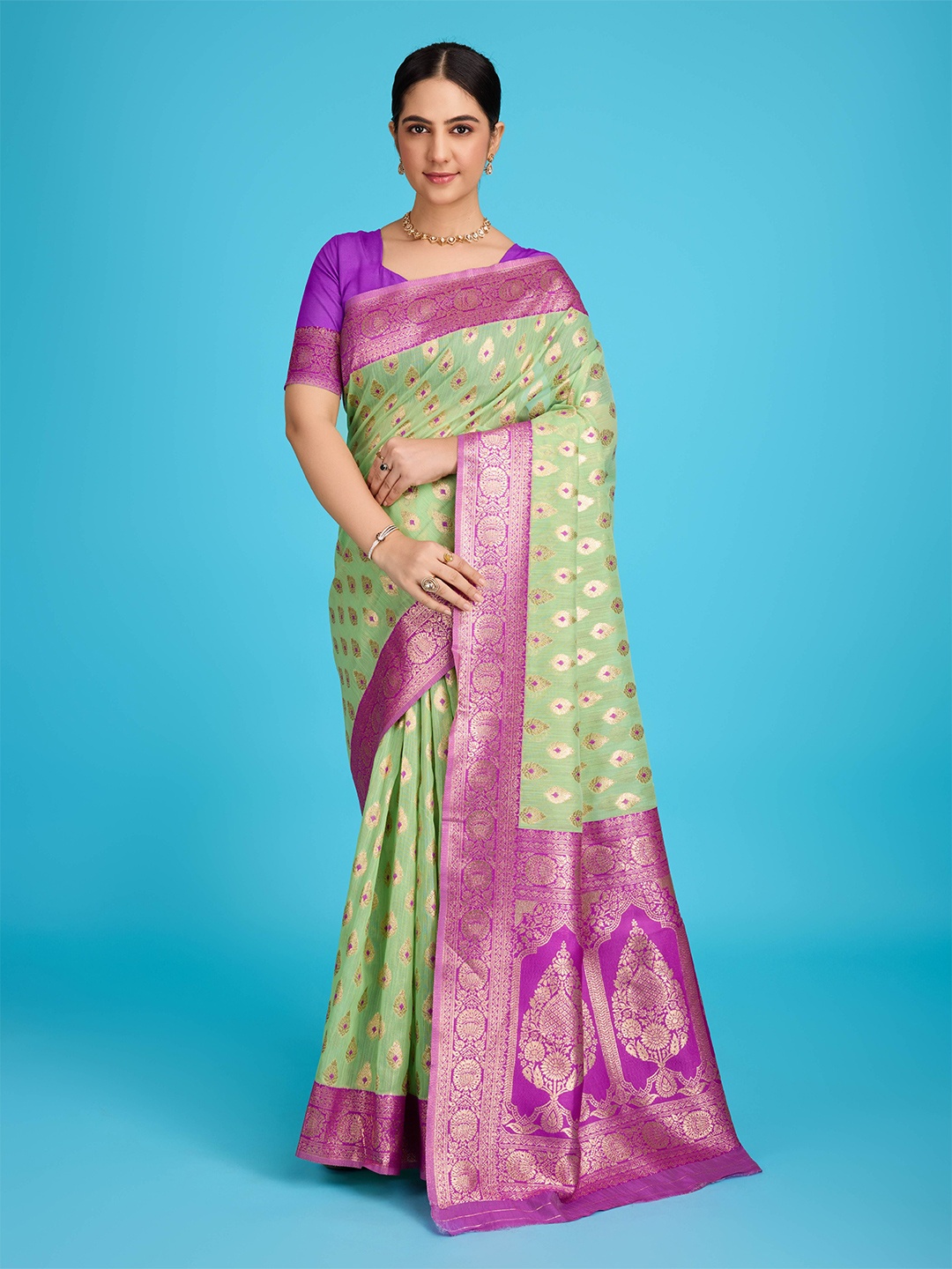 

DIVASTRI Ethnic Motif Zari Woven Pure Linen Banarasi Saree, Green