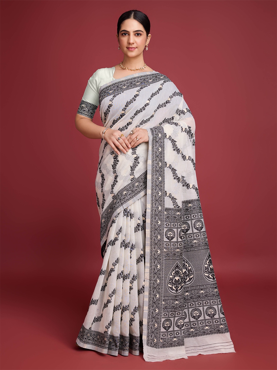 

DIVASTRI Floral Zari Pure Cotton Jamdani Saree, White