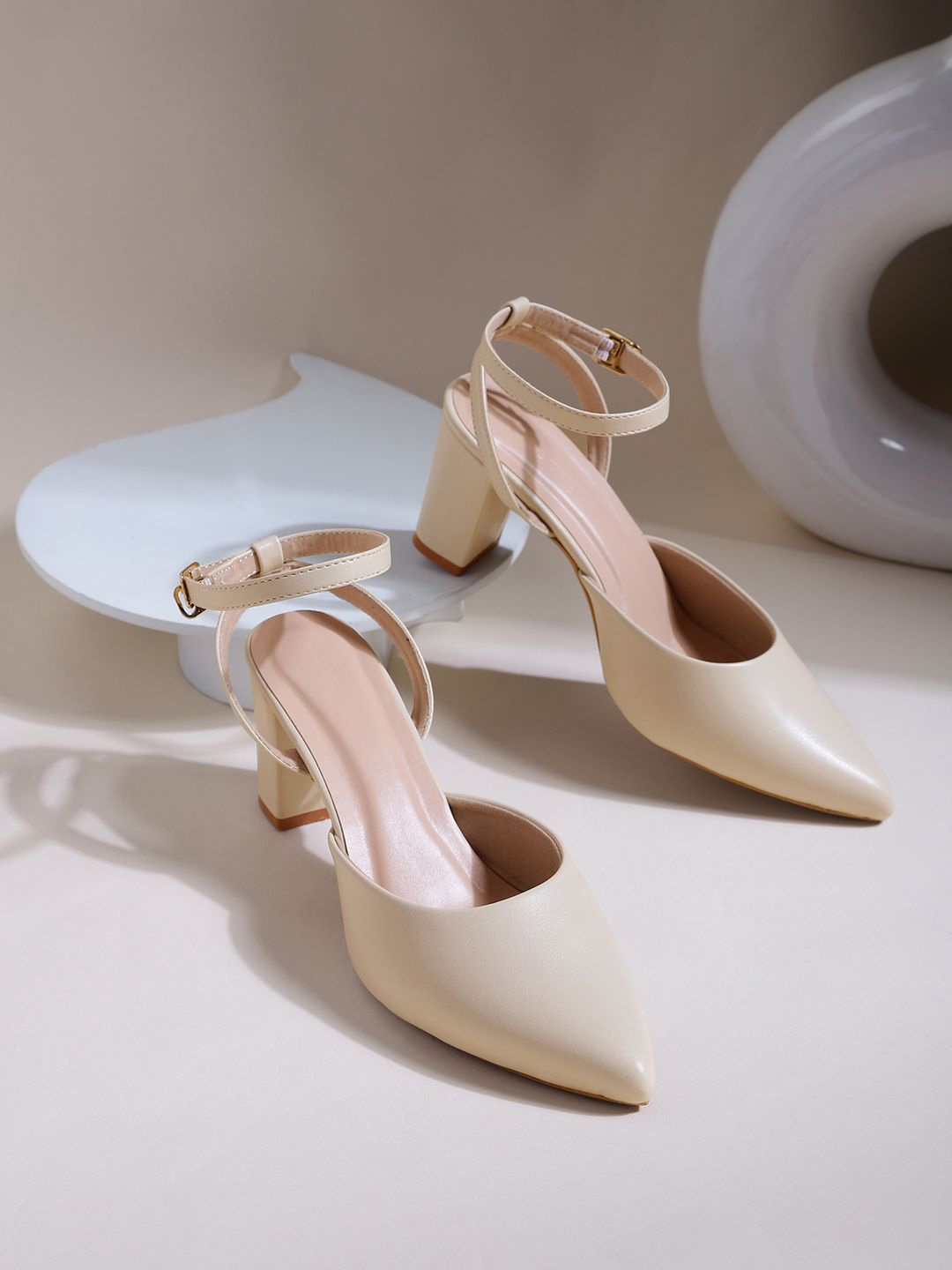 

DressBerry Solid PU Slim Corporate Heel, Cream