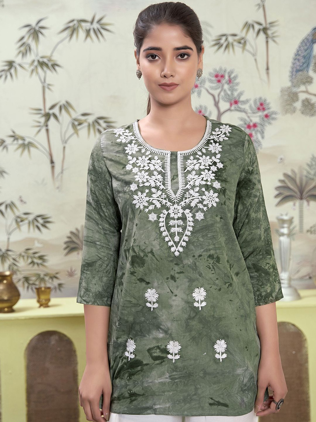 

KALINI Floral Embroidered Straight Chikankari Kurta, Green