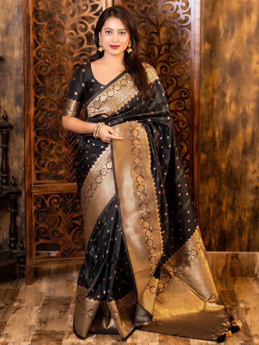 

Mitera Woven Design Zari Banarasi Saree, Black