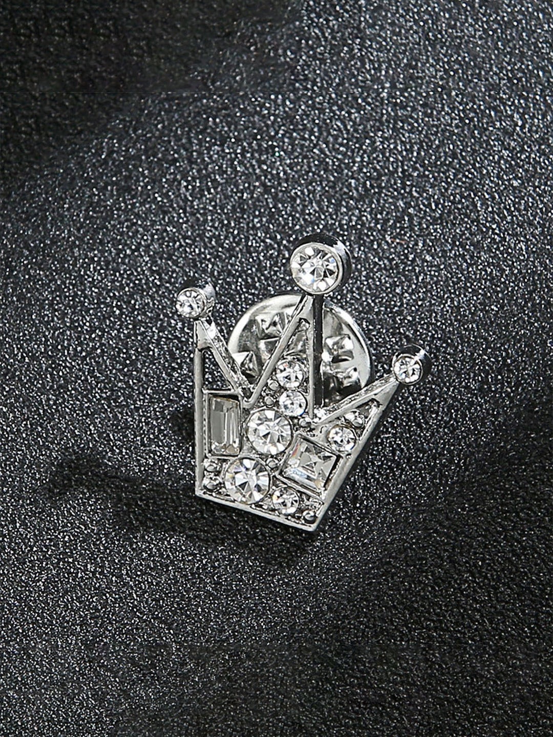 

SYGA Men Crown Charm Gemstone Chest Brooch, Silver