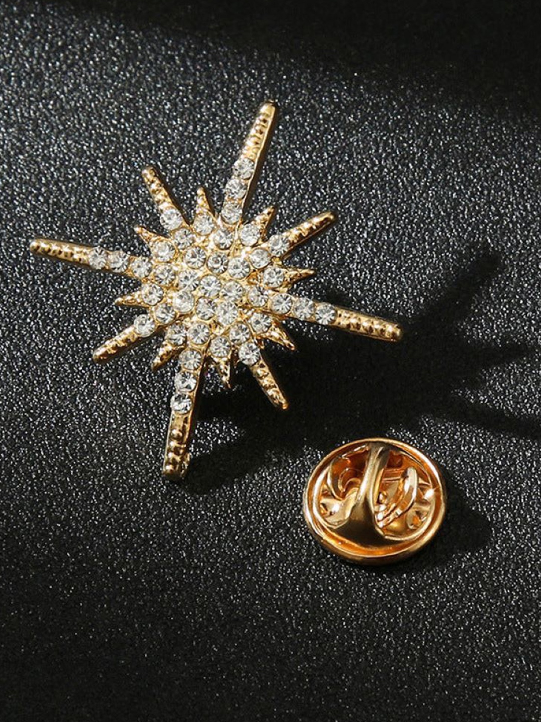 

SYGA Men Artificial Stones Brooch, Gold