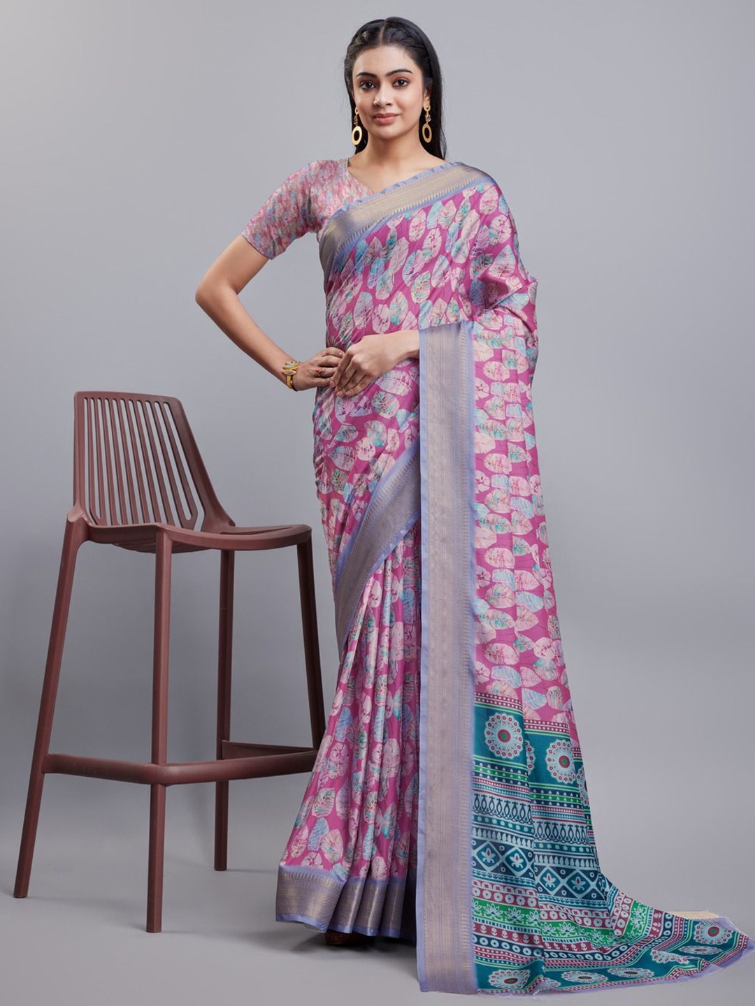 

Varanga Floral Printed Woven Design Saree, Purple
