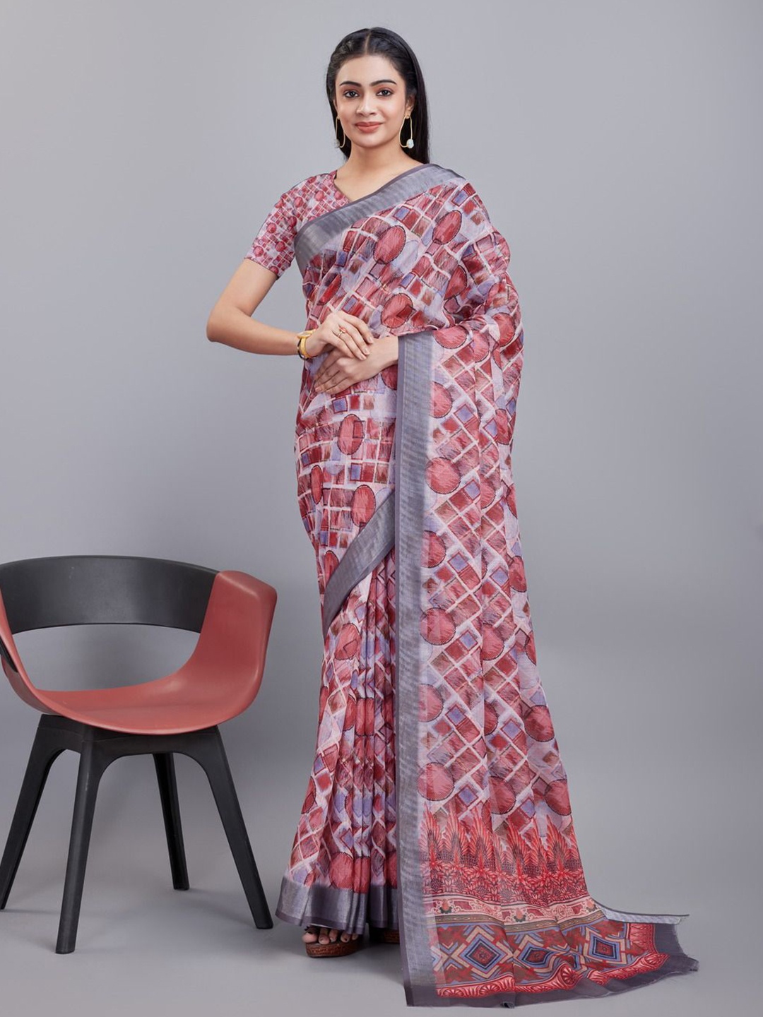 

Varanga Geometric Printed Woven Design Saree, Maroon