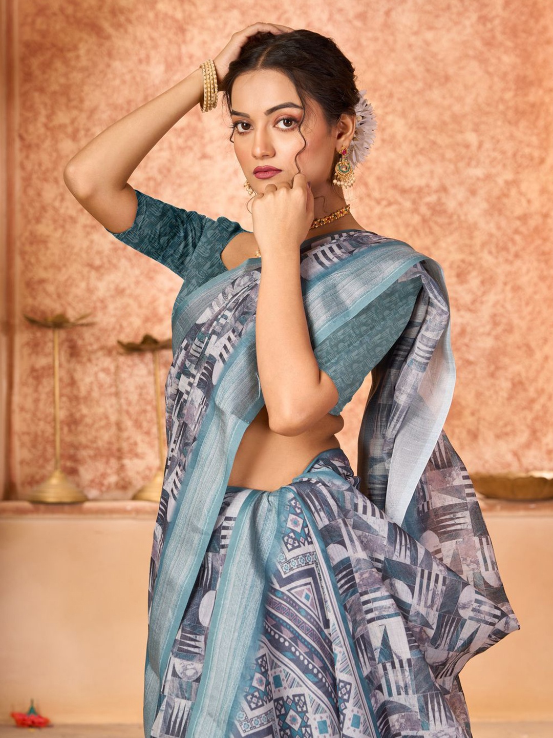 

Varanga Geometric Printed Woven Border Design Saree, Teal