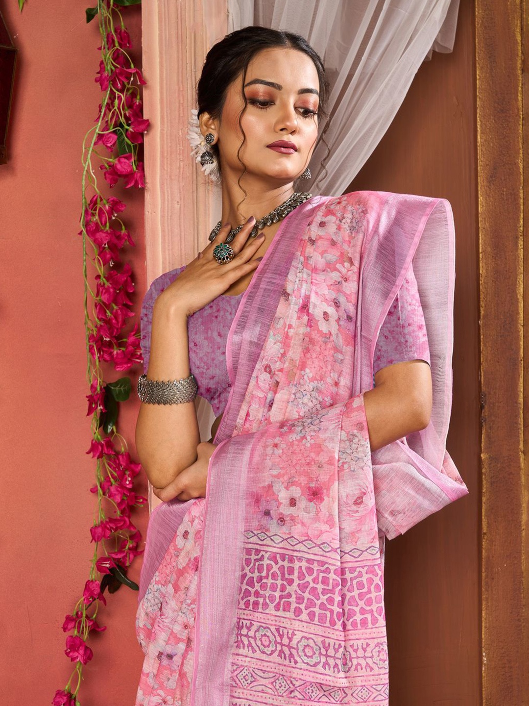 

Varanga Floral Printed Woven Design Saree, Pink