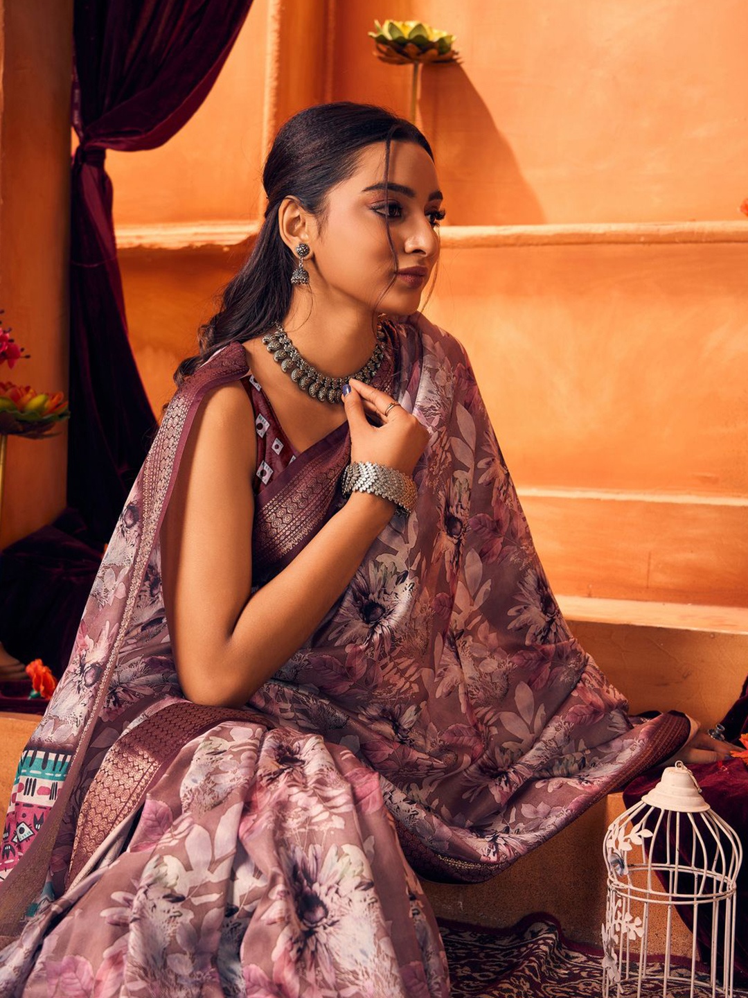 

Varanga Floral Printed Woven Design Saree, Mauve