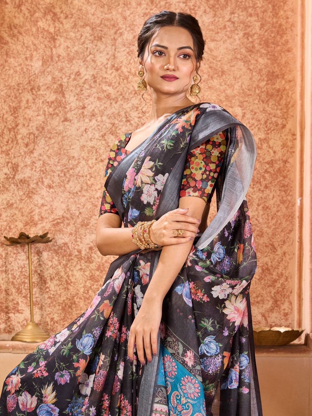 

Varanga Floral Printed Woven Design Saree, Black