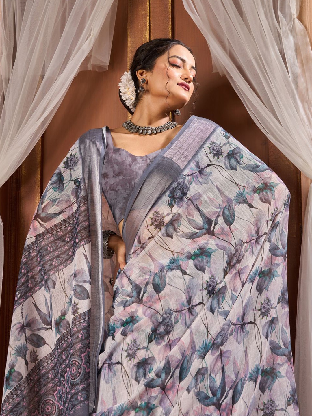 

Varanga Floral Printed Woven Border Design Saree, Grey