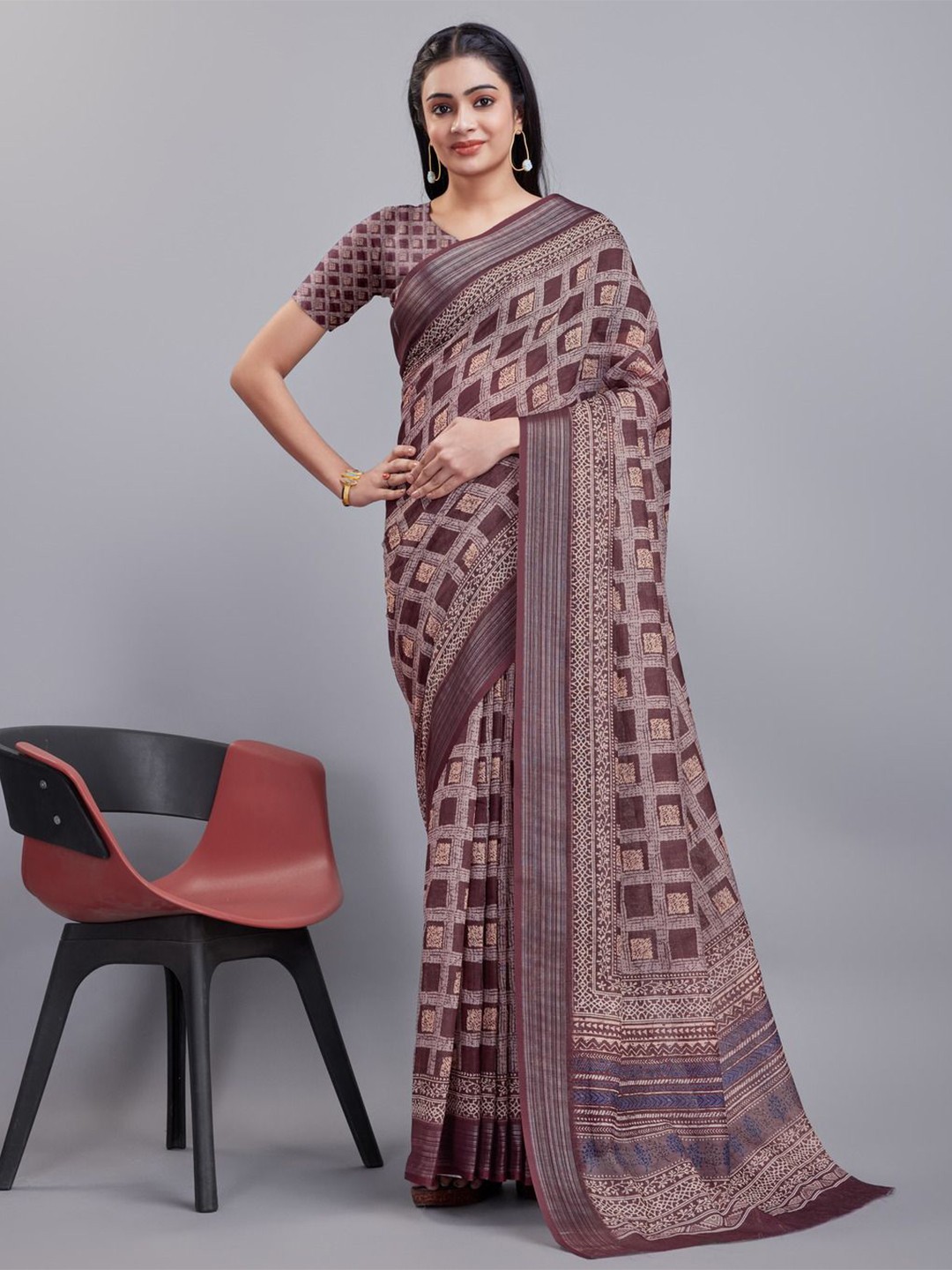

Varanga Geometric Printed Woven Design Saree, Purple