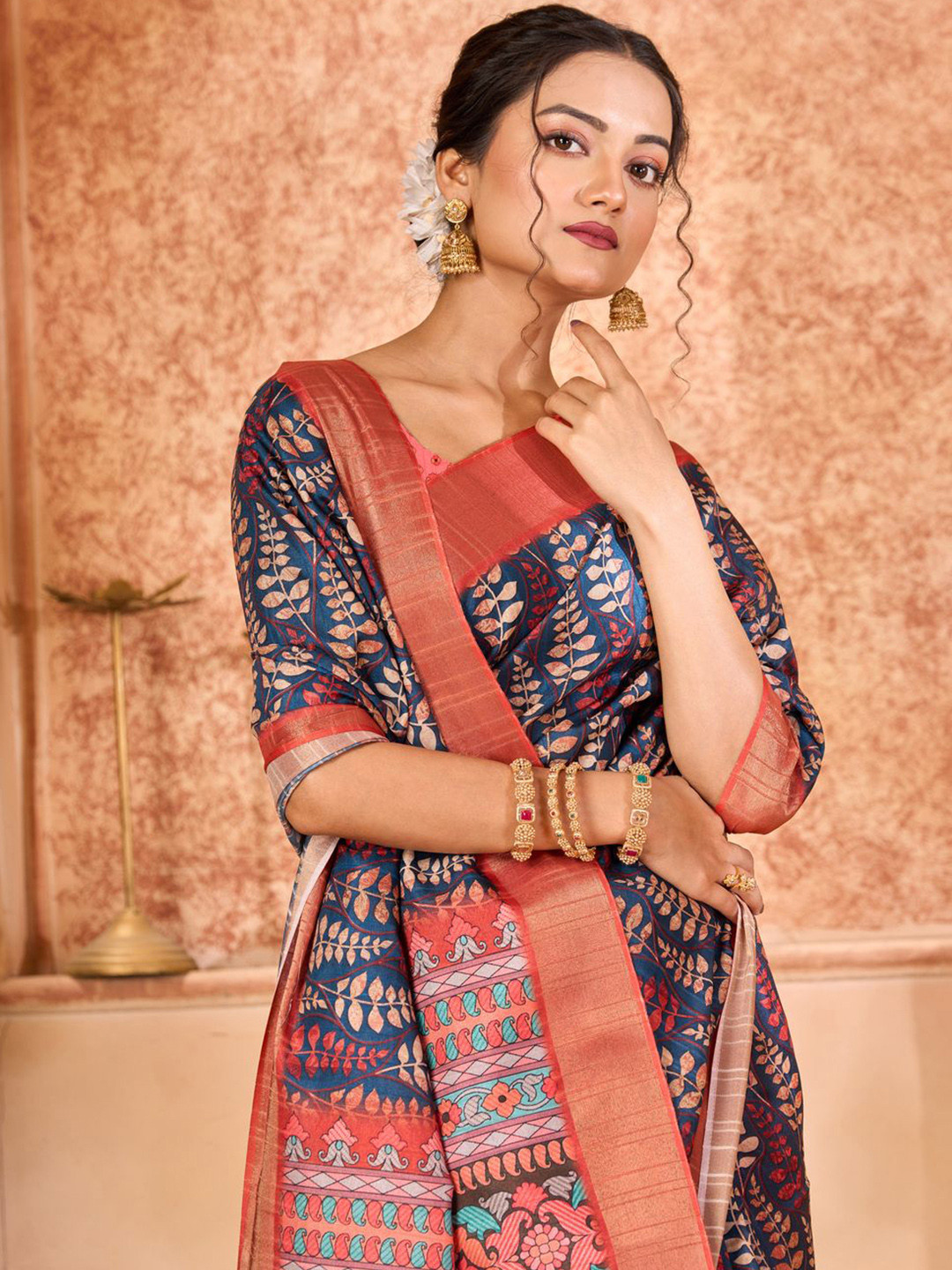 

Varanga Floral Printed Woven Border Design Saree, Blue