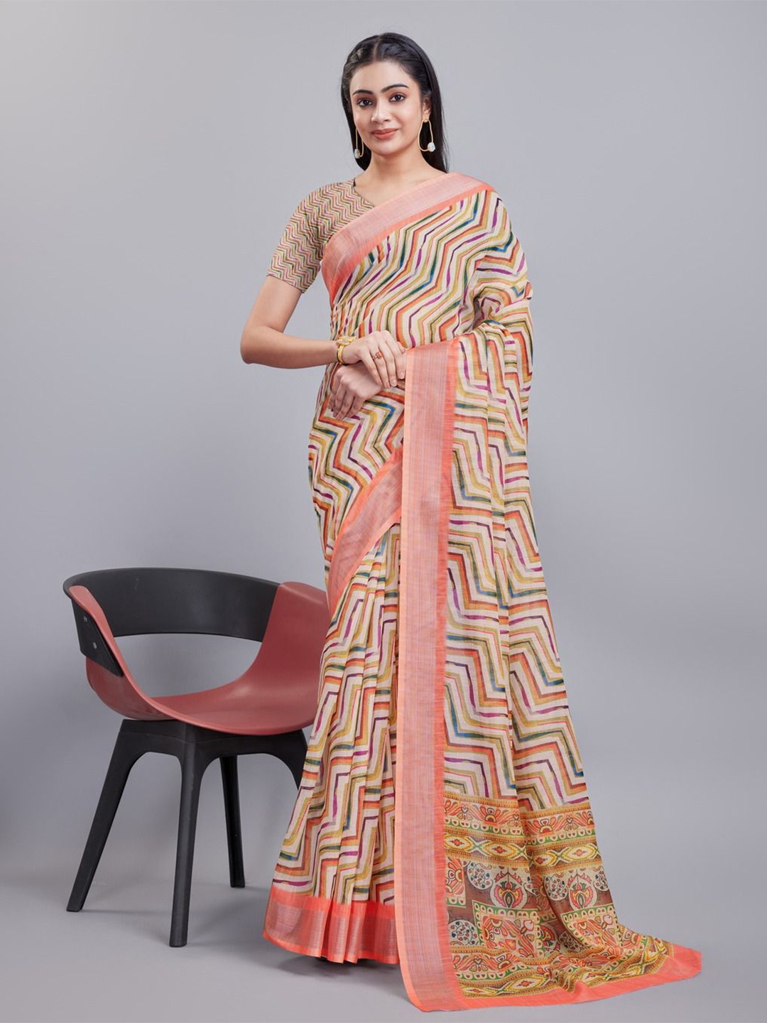 

Varanga Geometric Zig-Zag Printed Woven Border Saree, Beige