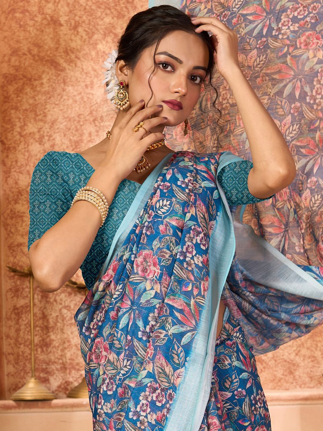 

Varanga Floral Printed Woven Border Design Saree, Blue