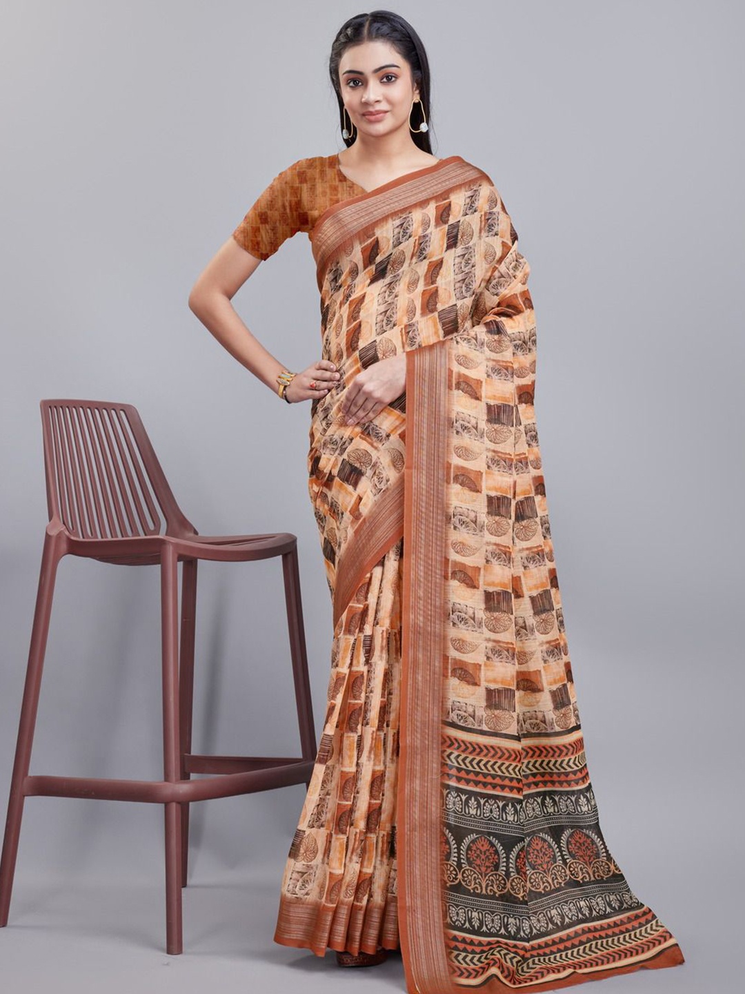 

Varanga Graphic Printed Striped Border Saree, Peach