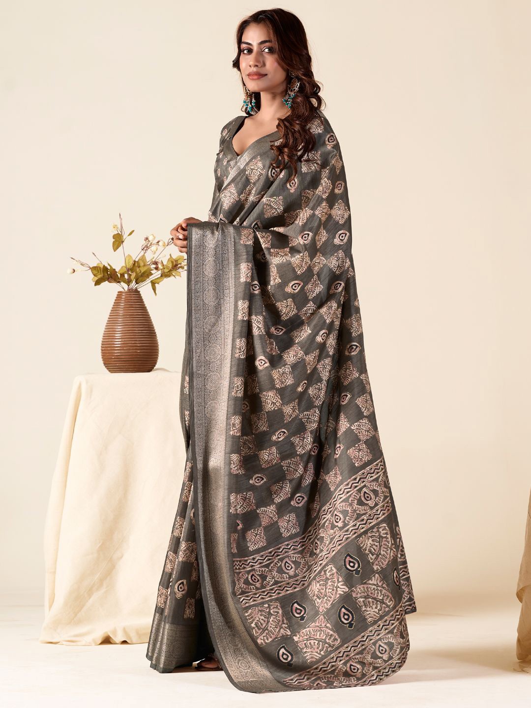 

Mitera Ethnic Motifs Zari Saree, Grey