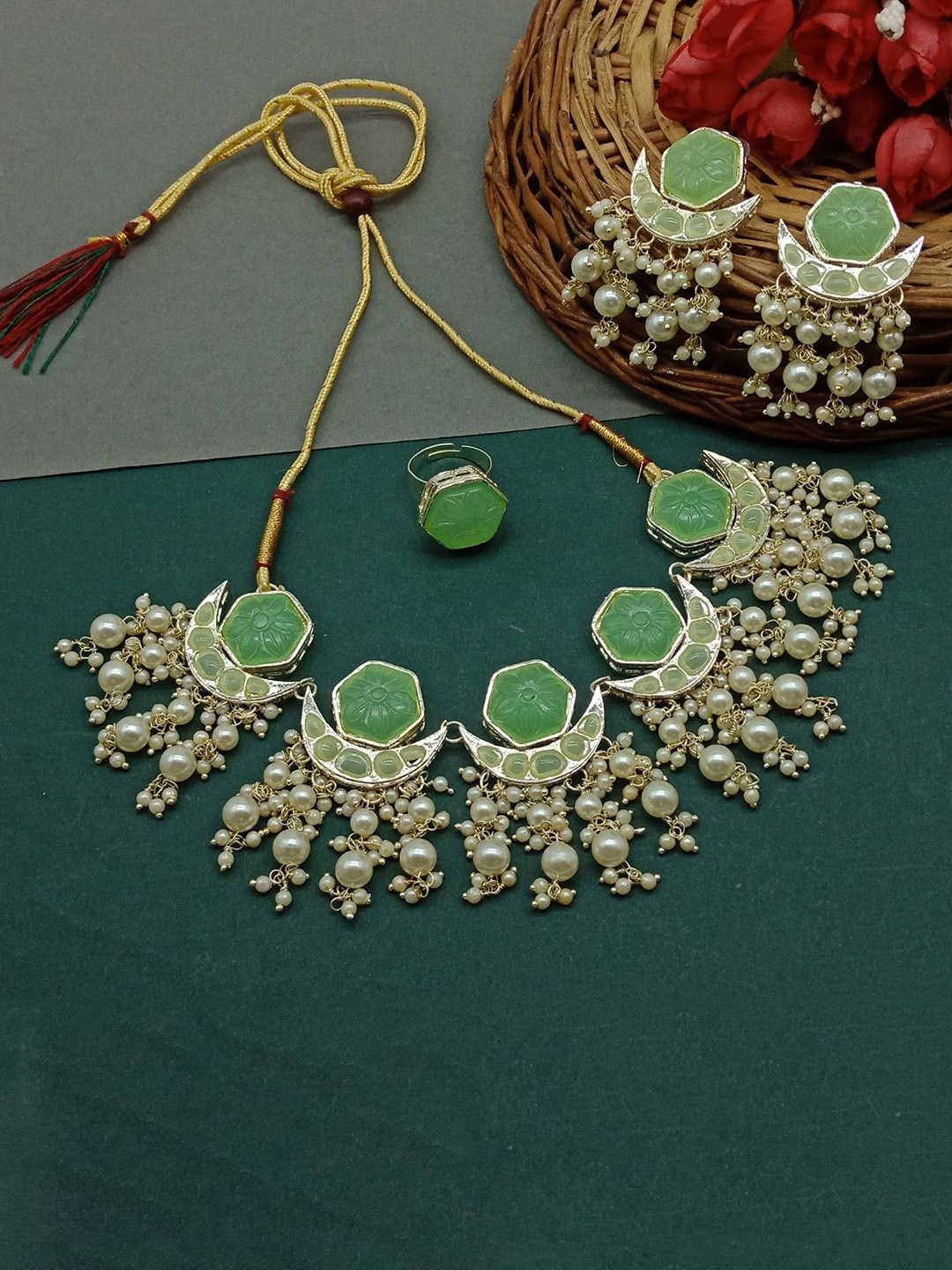 

AASHISH IMITATION Gold-Plated Kundan-Studded & Beaded Jewellery Set