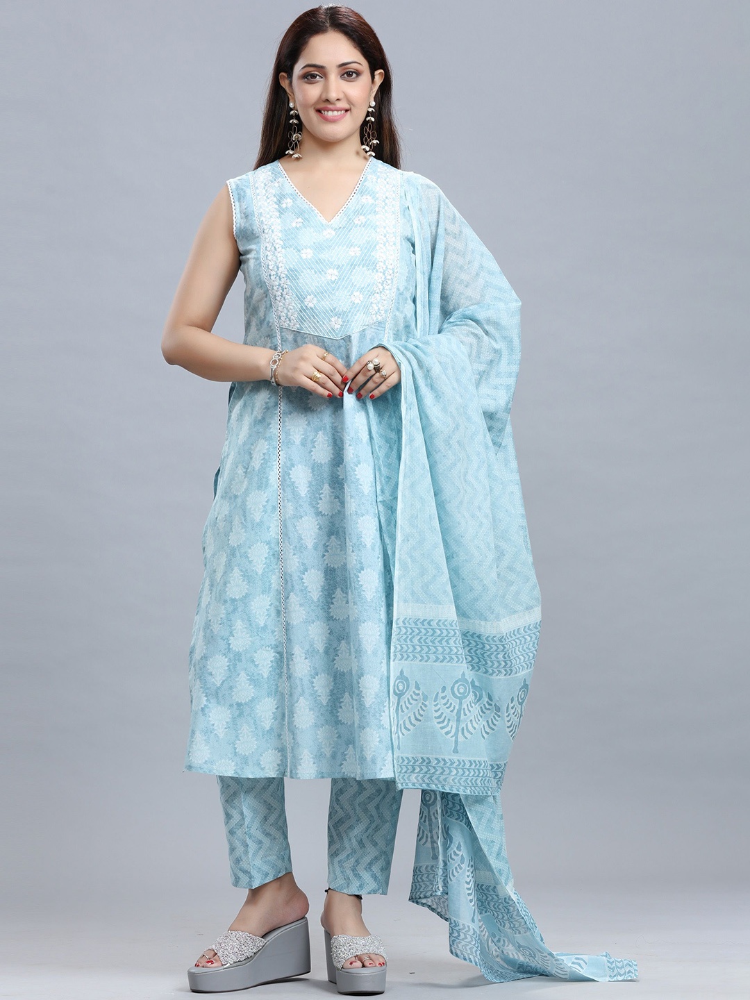 

COTTON CULTURE Women Floral Printed Regular Pure Cotton Kurta with Trousers & With Dupatta, Blue
