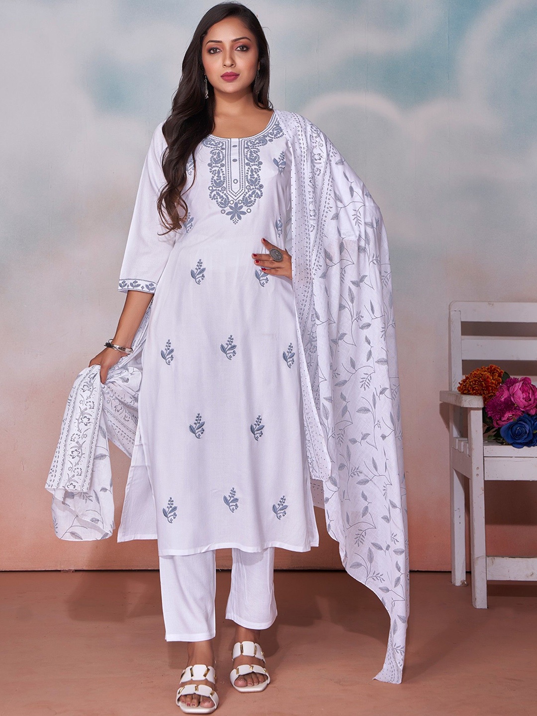 

Label Khoj Floral Embroidered Regular Thread Work Kurta with Trousers & Dupatta, White